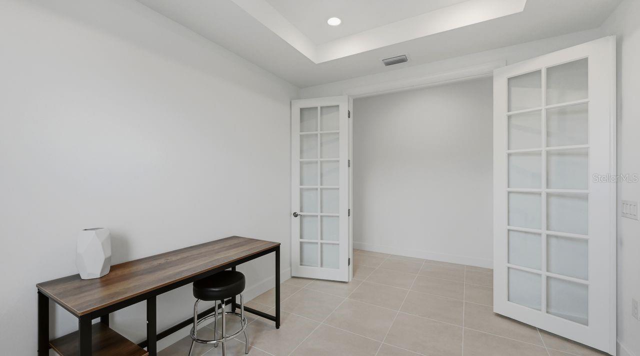 Image 17 of 66 For 4400 Lakeside Grove Place