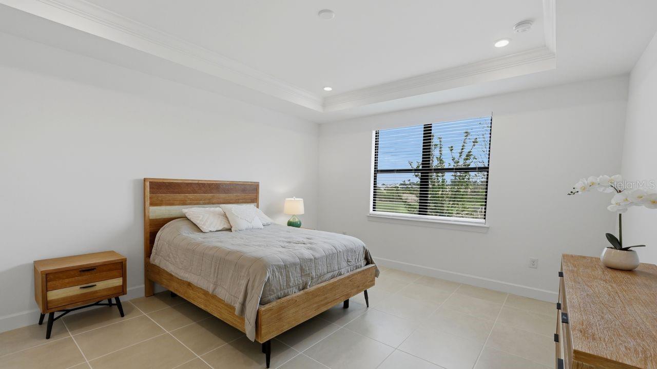 Image 18 of 66 For 4400 Lakeside Grove Place