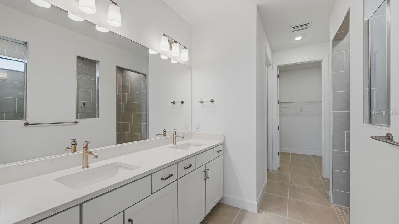 Image 20 of 66 For 4400 Lakeside Grove Place