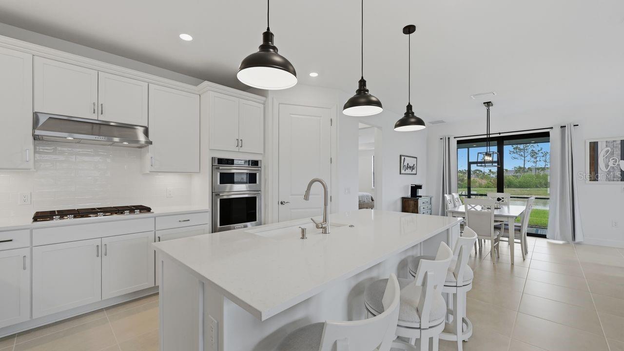 Image 4 of 66 For 4400 Lakeside Grove Place