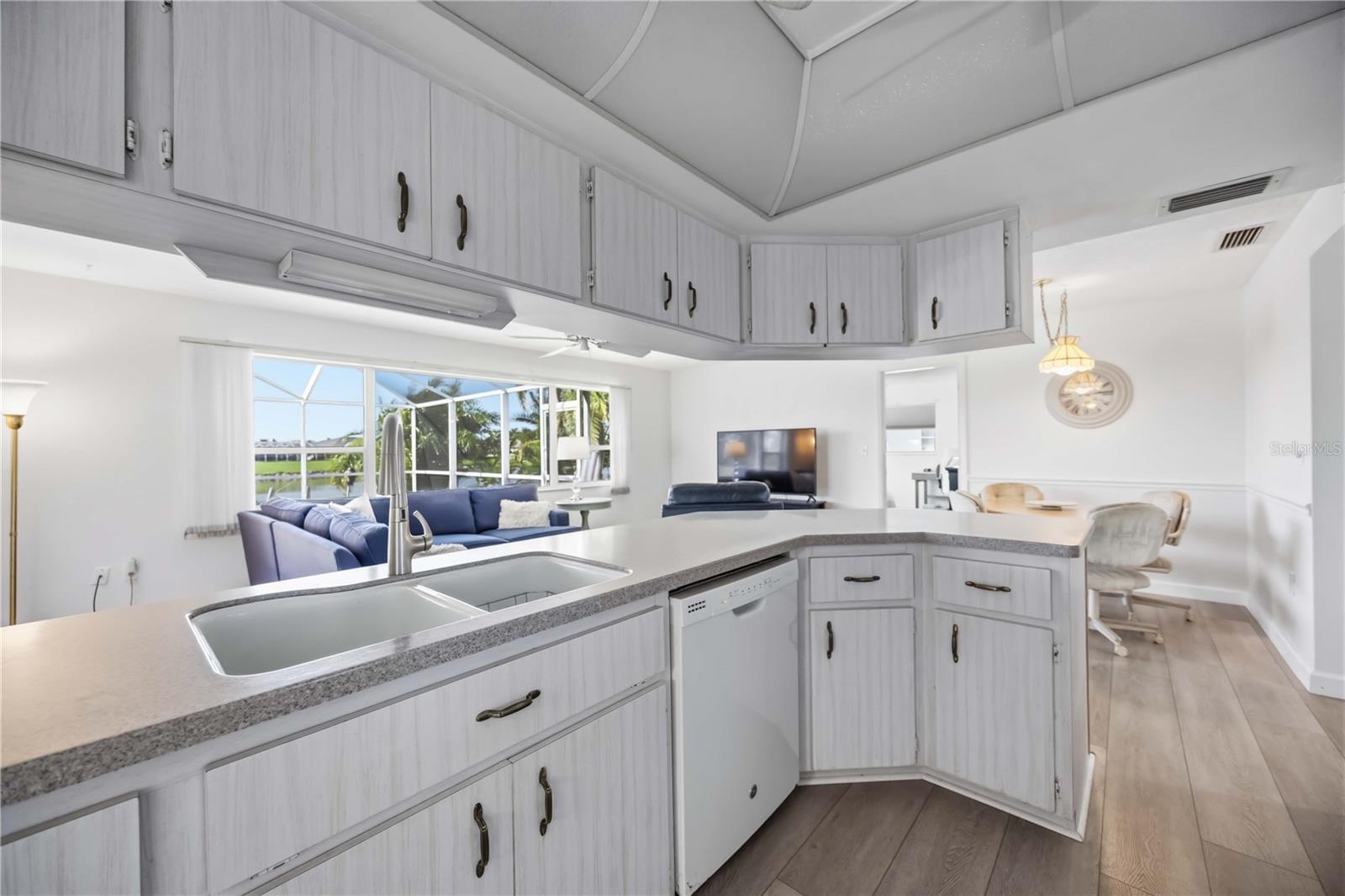 Image 13 of 81 For 1720 Sklar Court