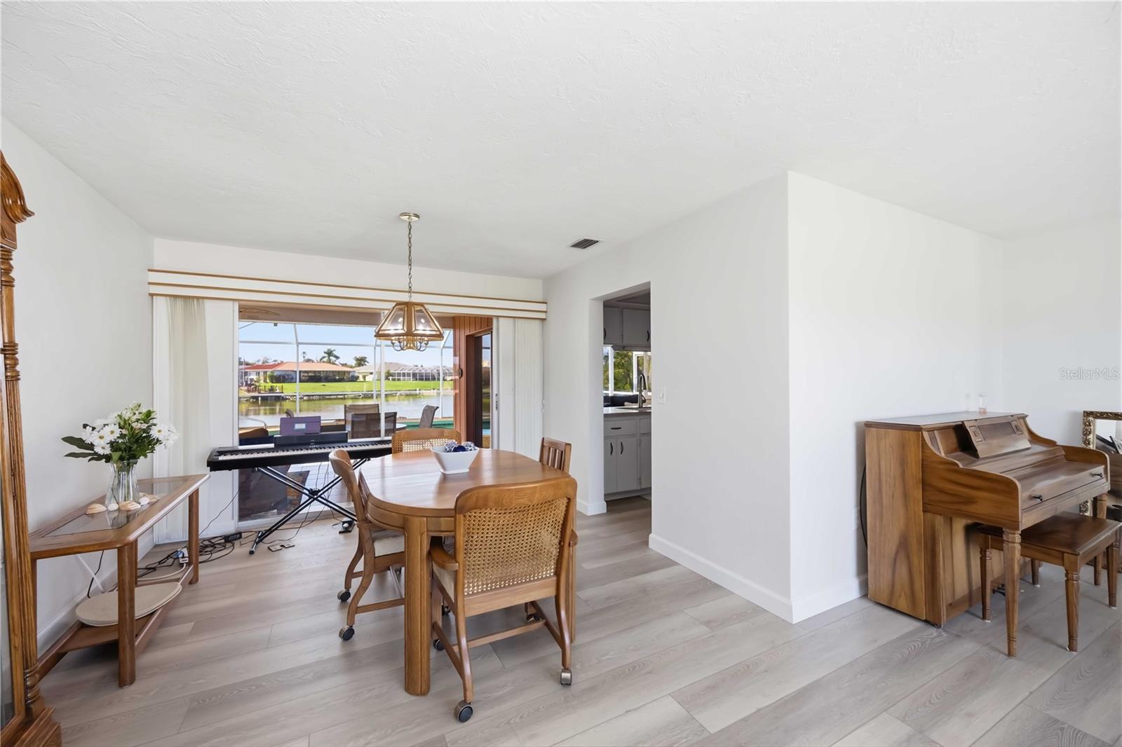 Image 9 of 81 For 1720 Sklar Court