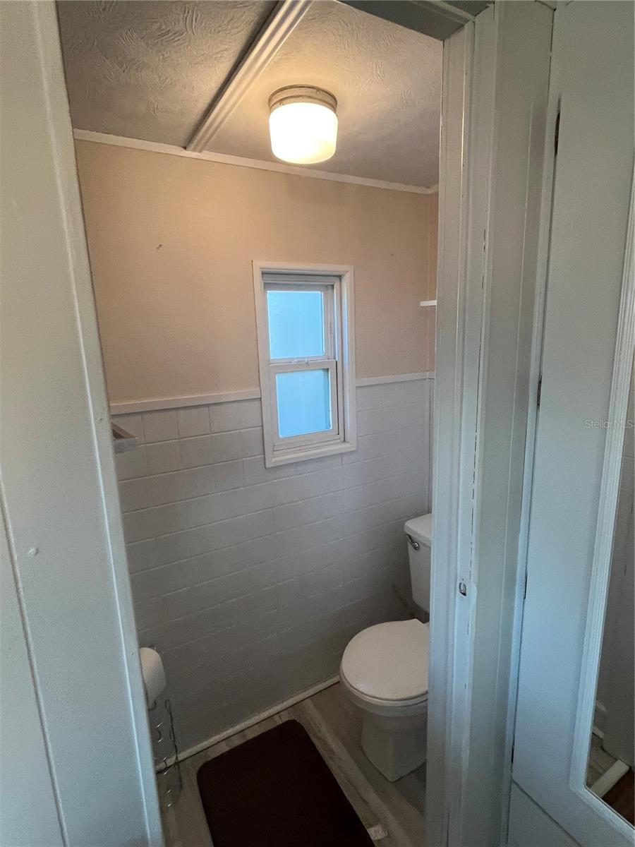 Image 17 of 29 For 712 Locarno Drive