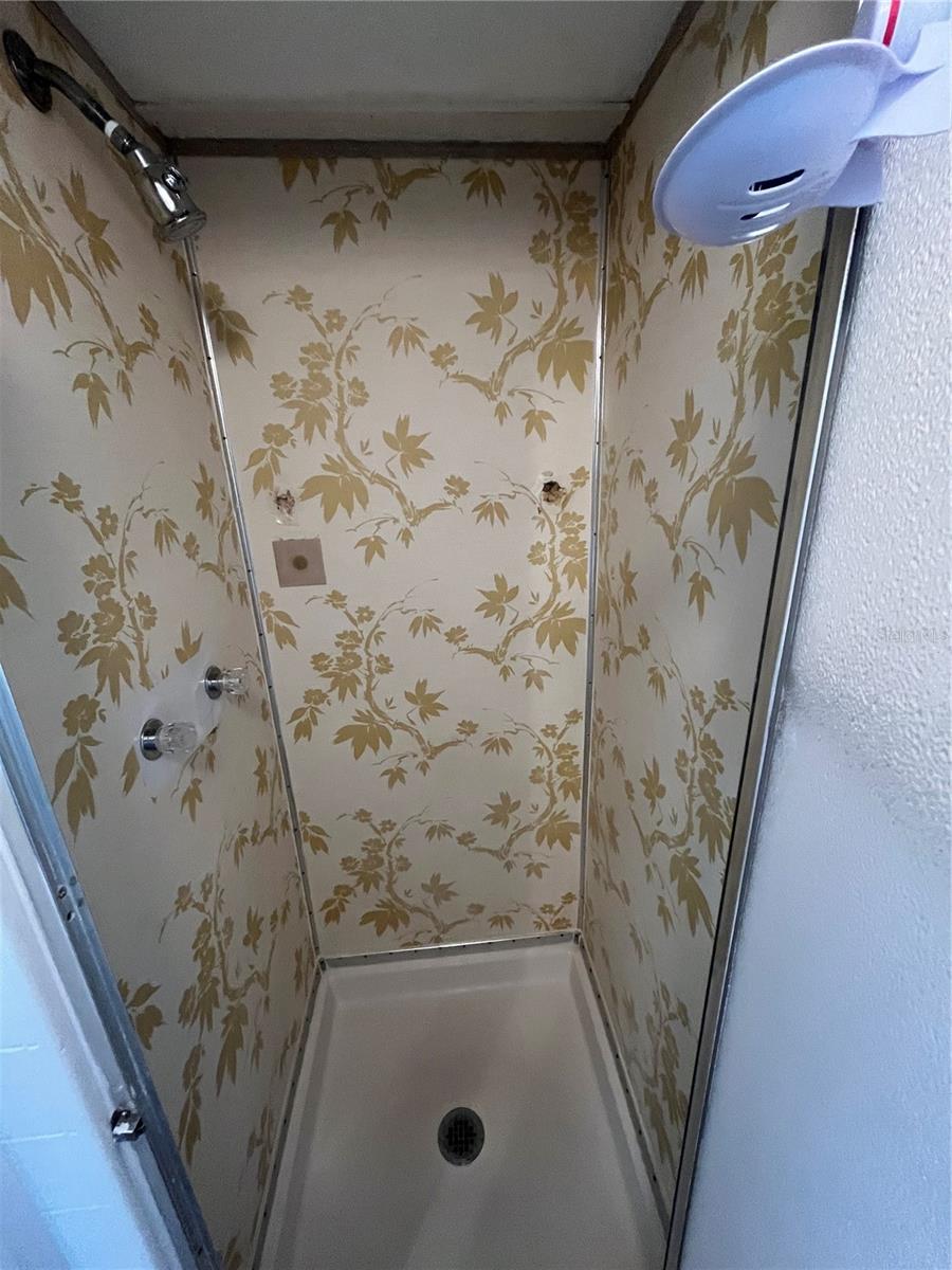 Image 18 of 29 For 712 Locarno Drive