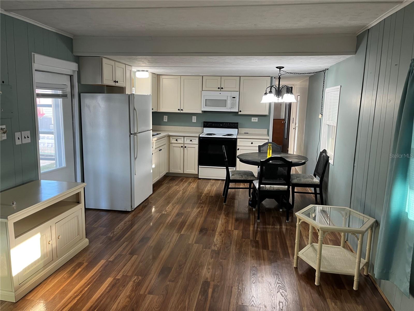 Image 7 of 29 For 712 Locarno Drive