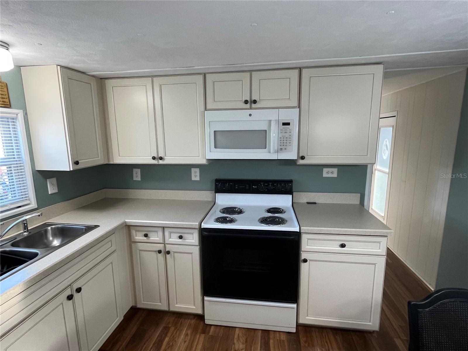 Image 8 of 29 For 712 Locarno Drive