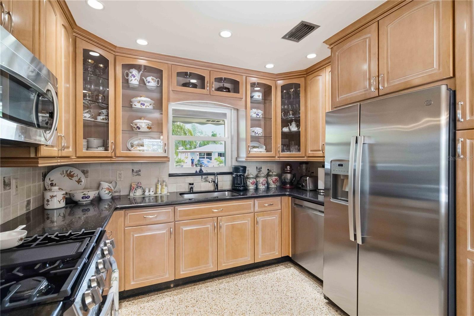 Image 15 of 74 For 2068 Sunnyside Lane