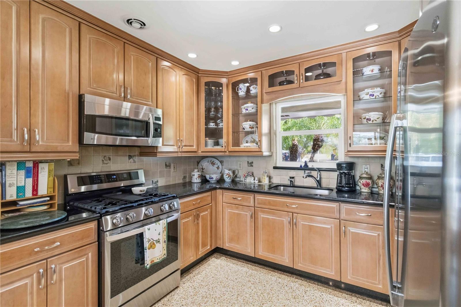 Image 16 of 74 For 2068 Sunnyside Lane