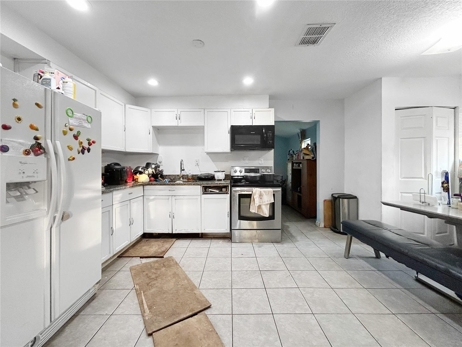 Image 16 of 20 For 17447 Bathurst Avenue