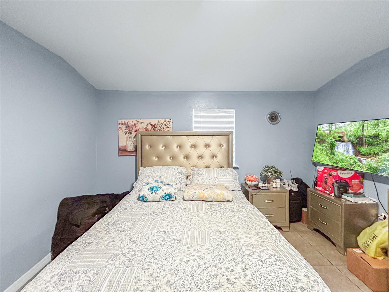 Image 6 of 20 For 17447 Bathurst Avenue