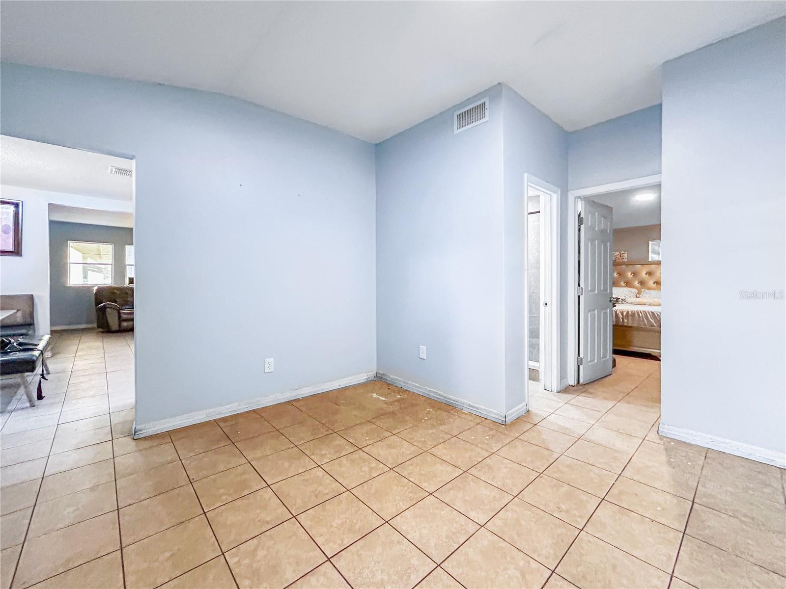 Image 9 of 20 For 17447 Bathurst Avenue