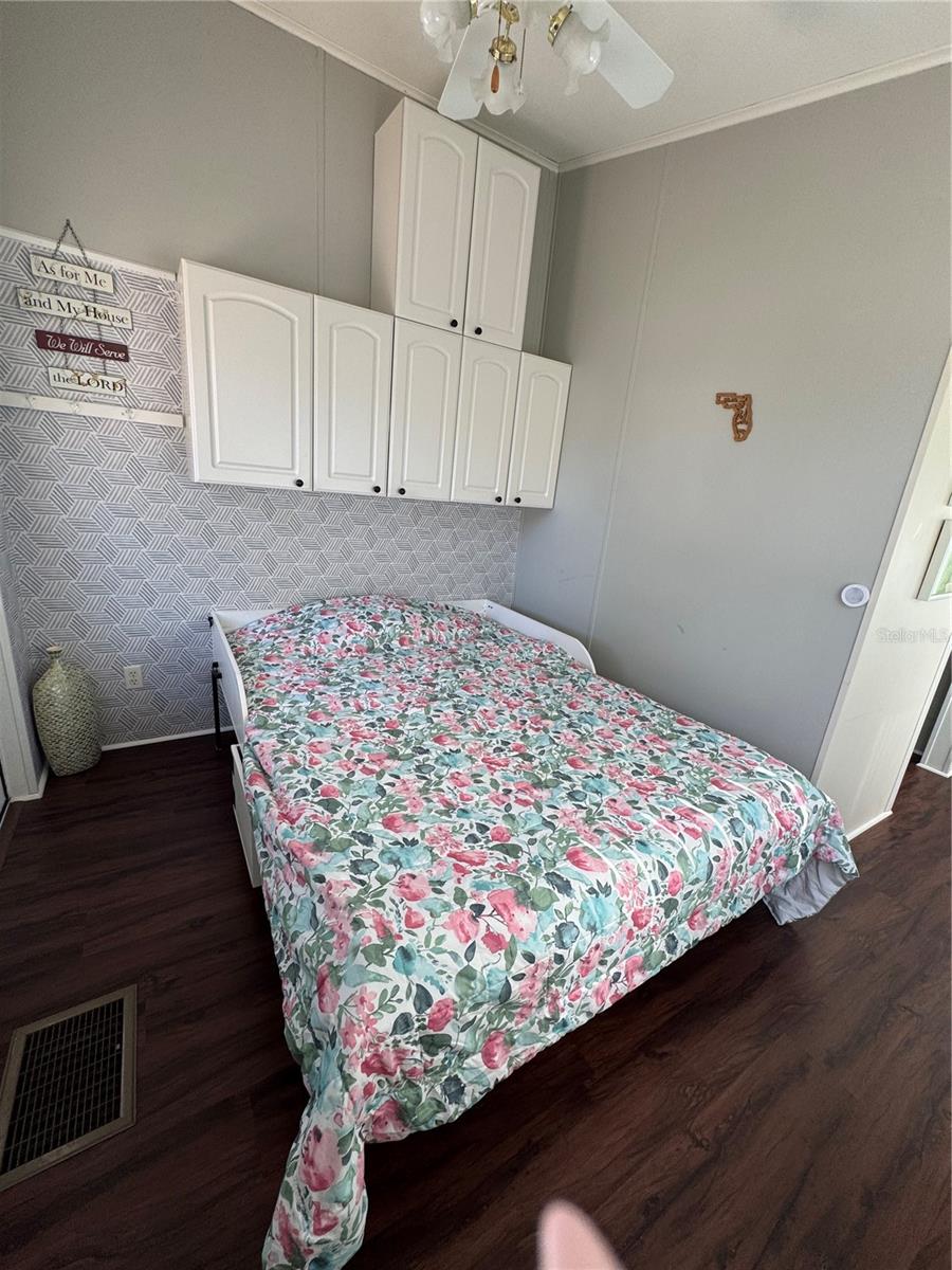 Image 5 of 60 For 50 Crown Point Drive