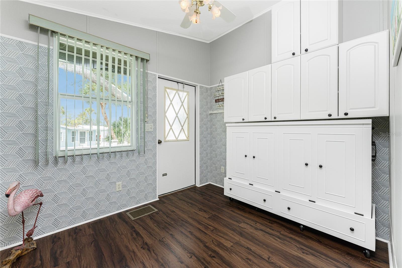 Image 6 of 60 For 50 Crown Point Drive