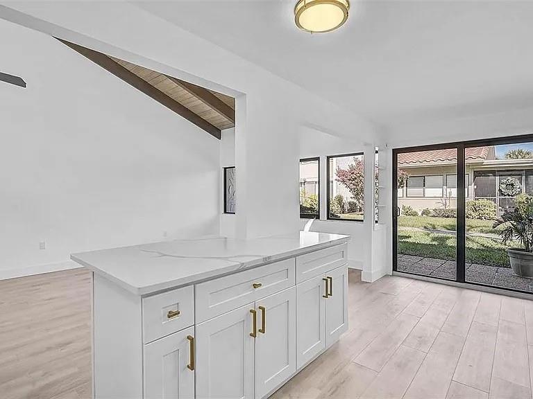 Image 10 of 18 For 500 Park Boulevard S 93