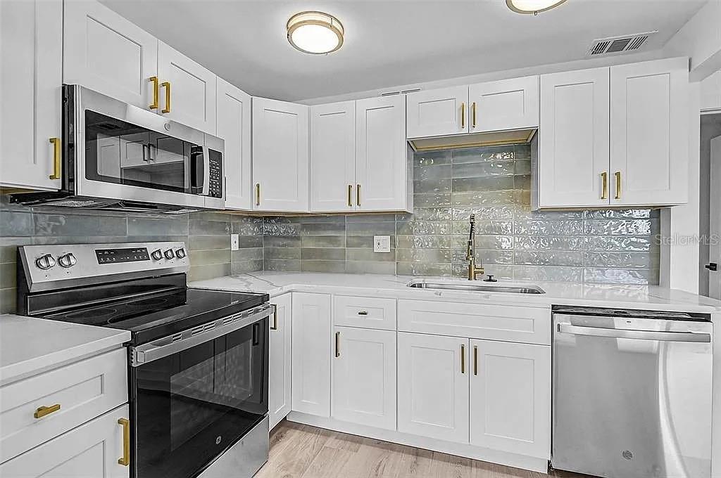 Image 3 of 18 For 500 Park Boulevard S 93