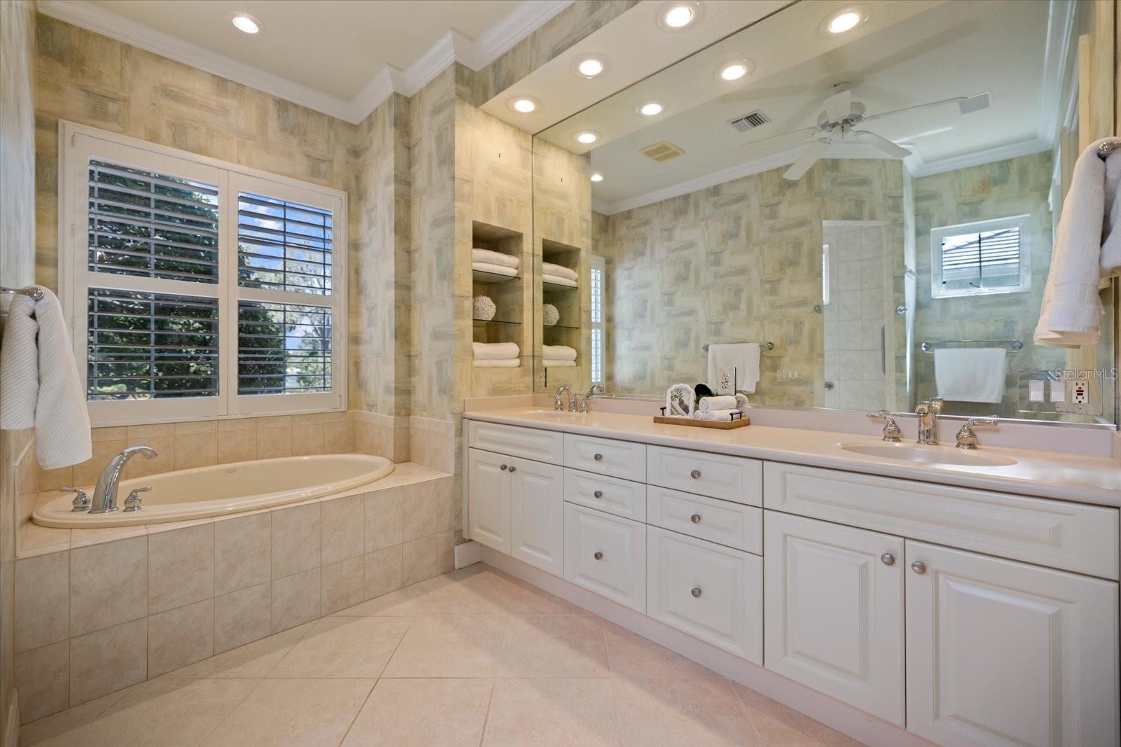 Image 27 of 63 For 17 Cayman Isles Boulevard