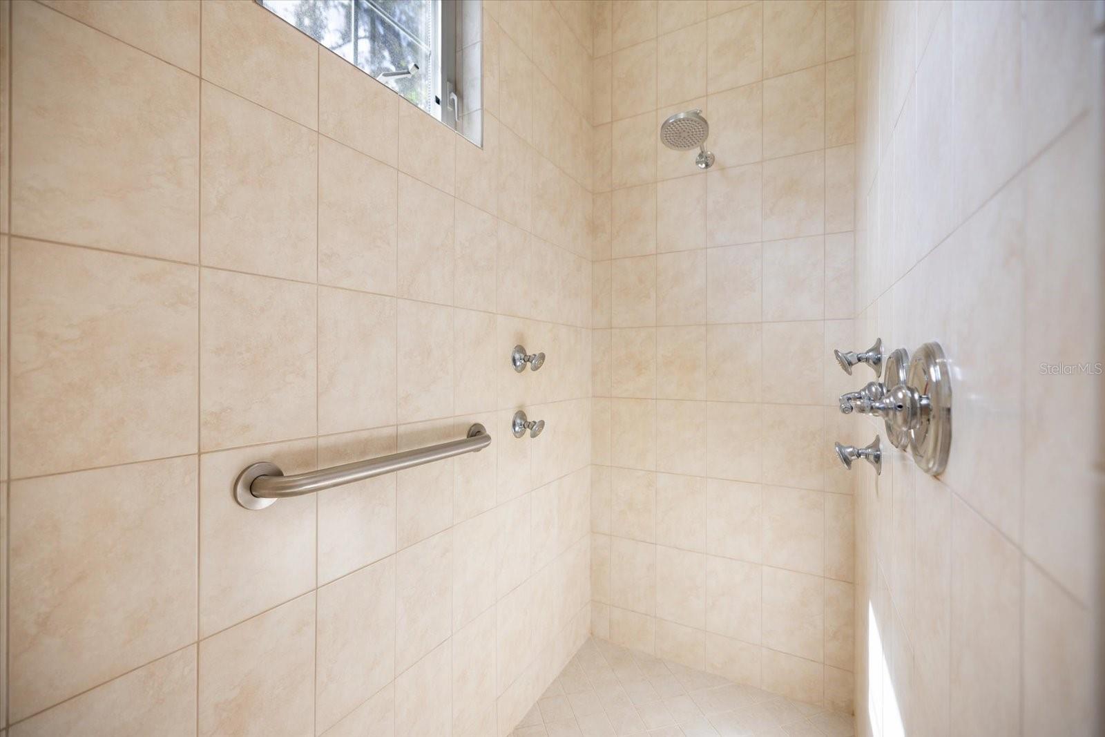 Image 30 of 63 For 17 Cayman Isles Boulevard