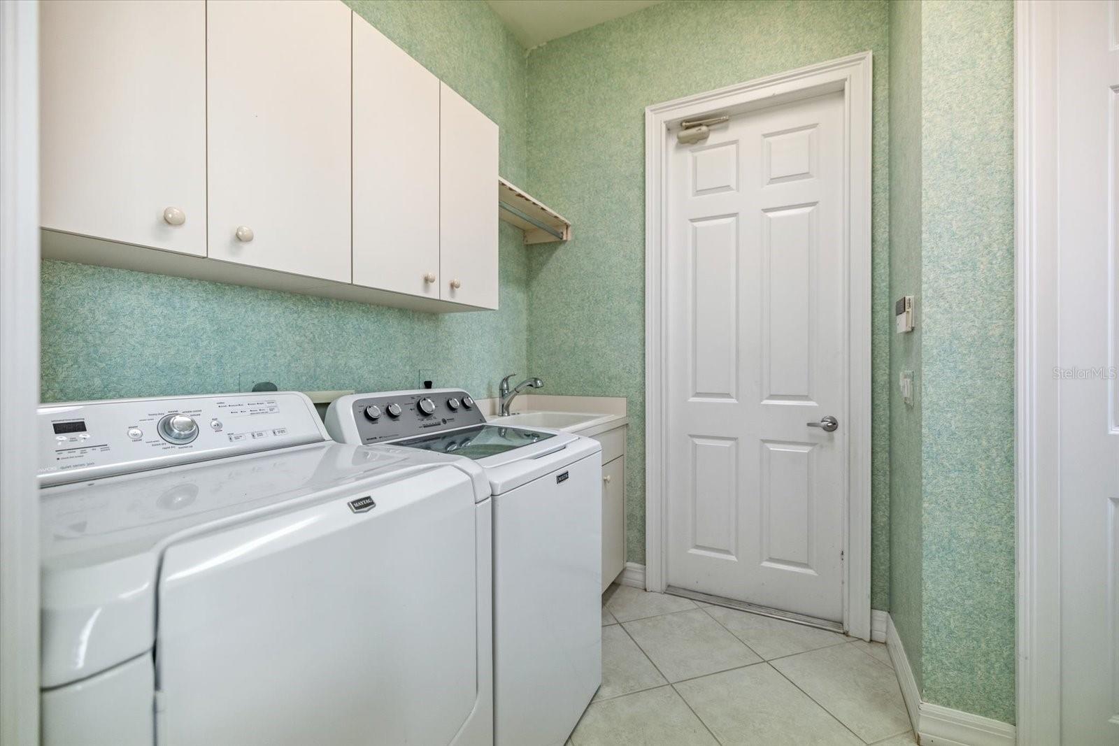 Image 37 of 63 For 17 Cayman Isles Boulevard