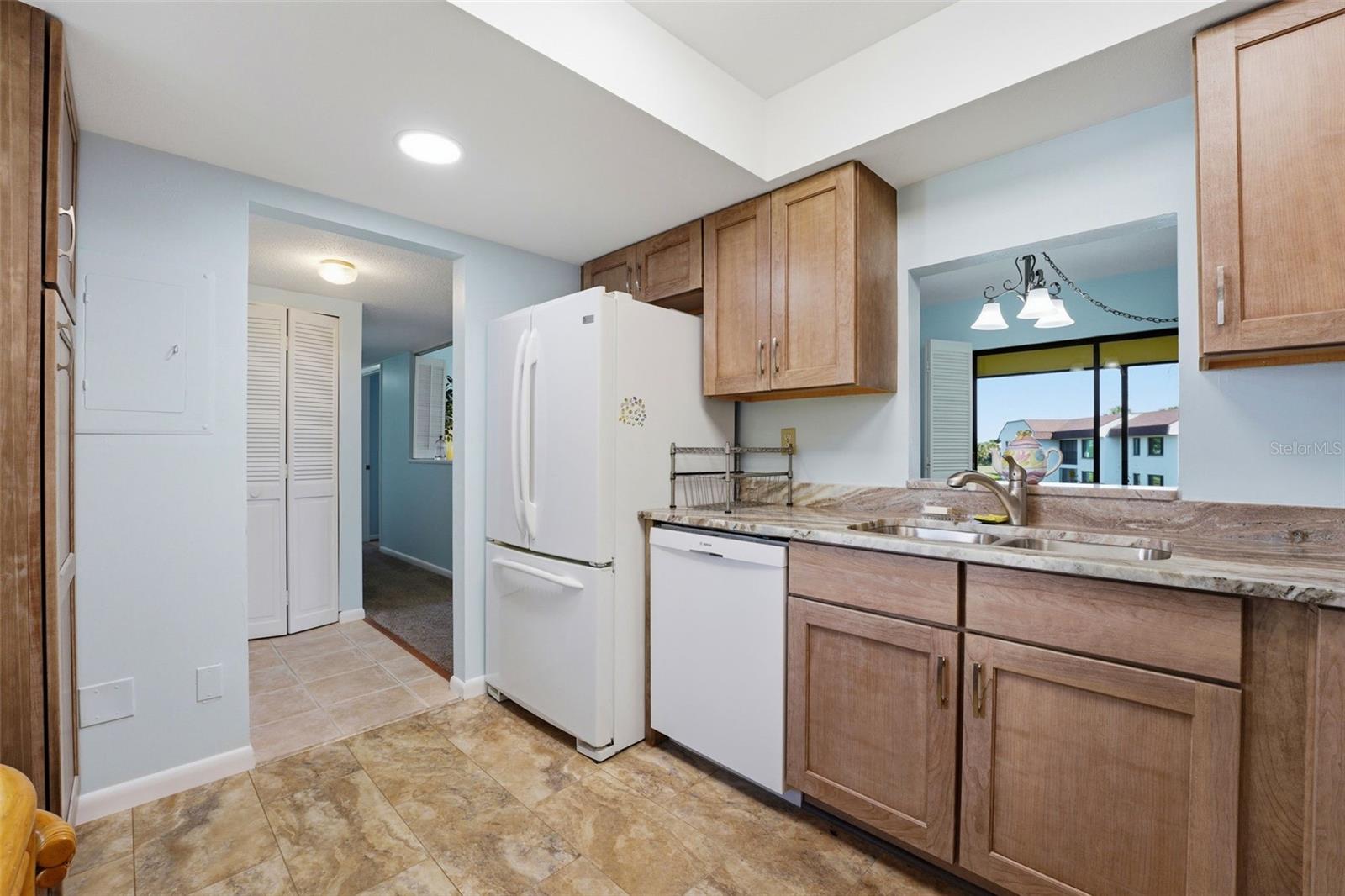 Image 6 of 40 For 820 Capri Isles Boulevard 202