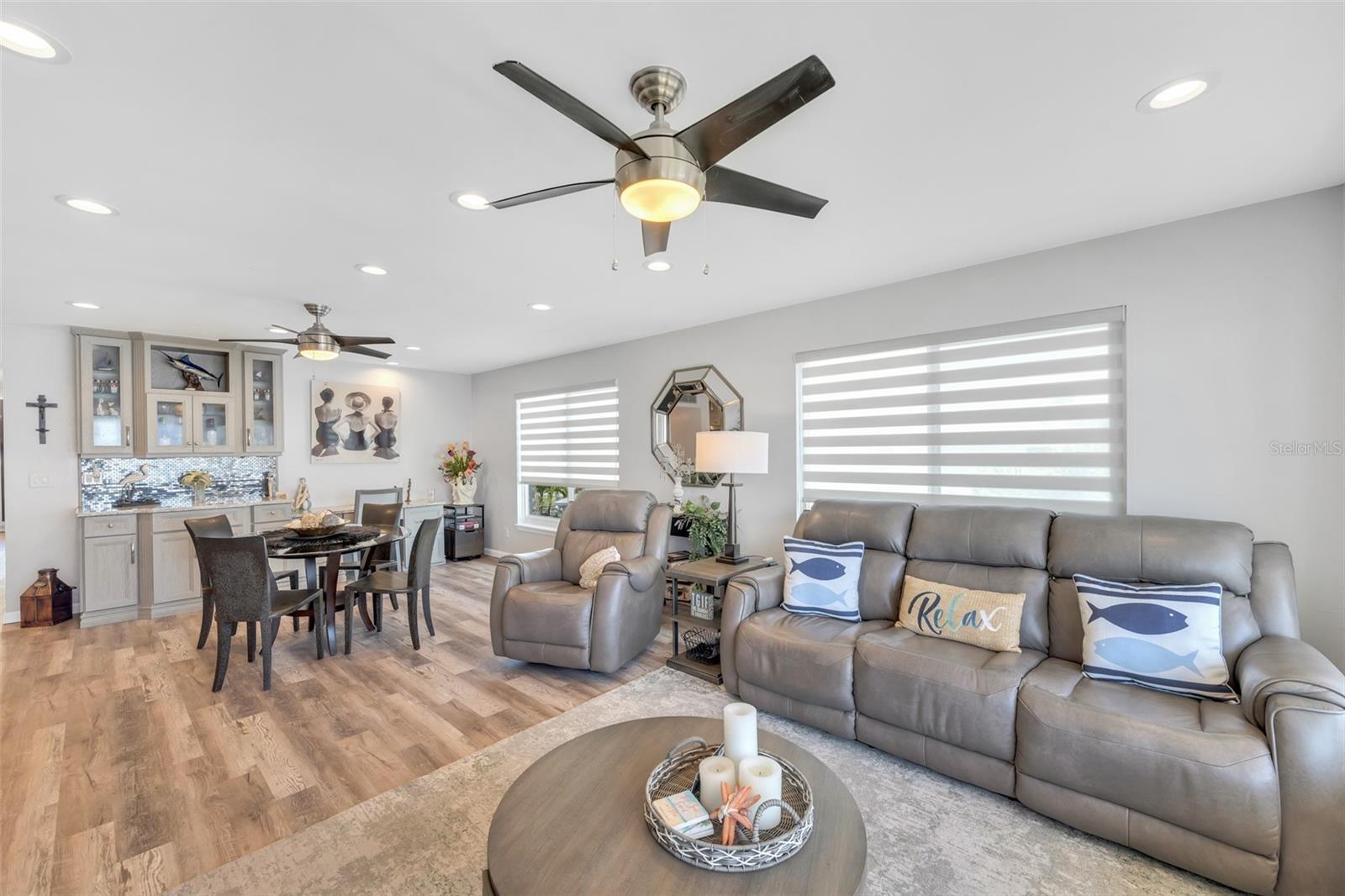 Image 11 of 40 For 5400 Gulf Drive 32