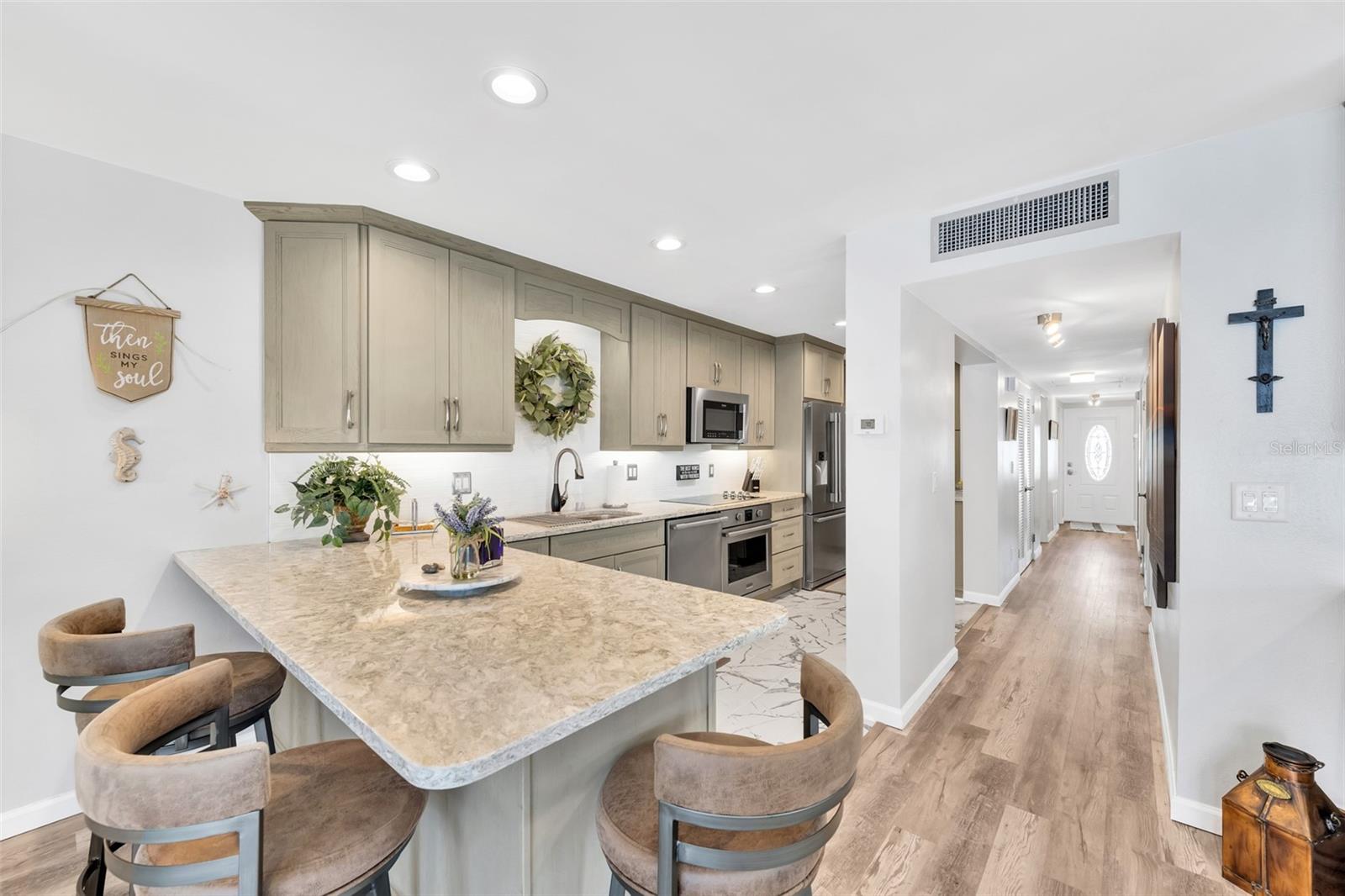 Image 13 of 40 For 5400 Gulf Drive 32