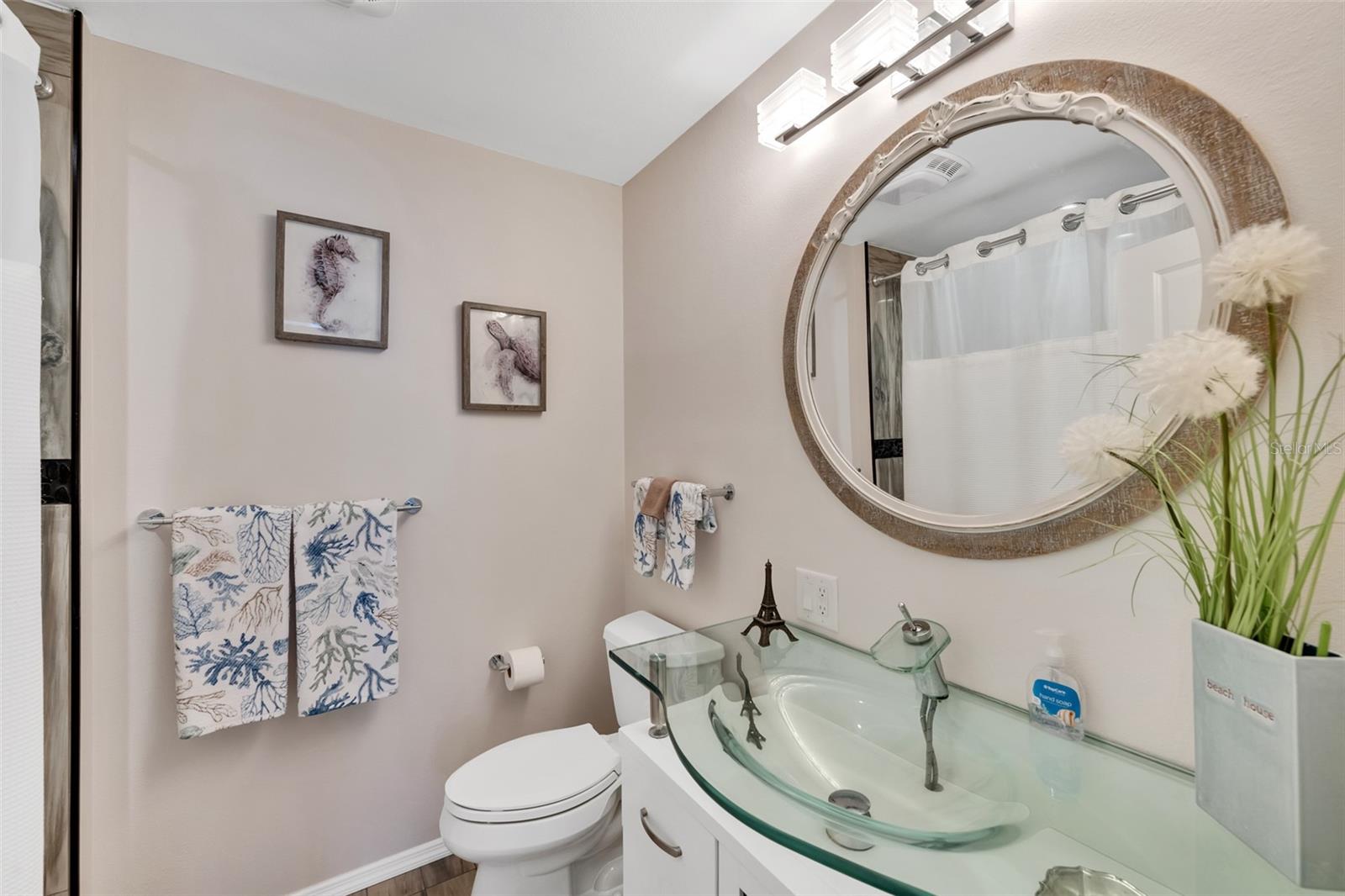 Image 23 of 40 For 5400 Gulf Drive 32