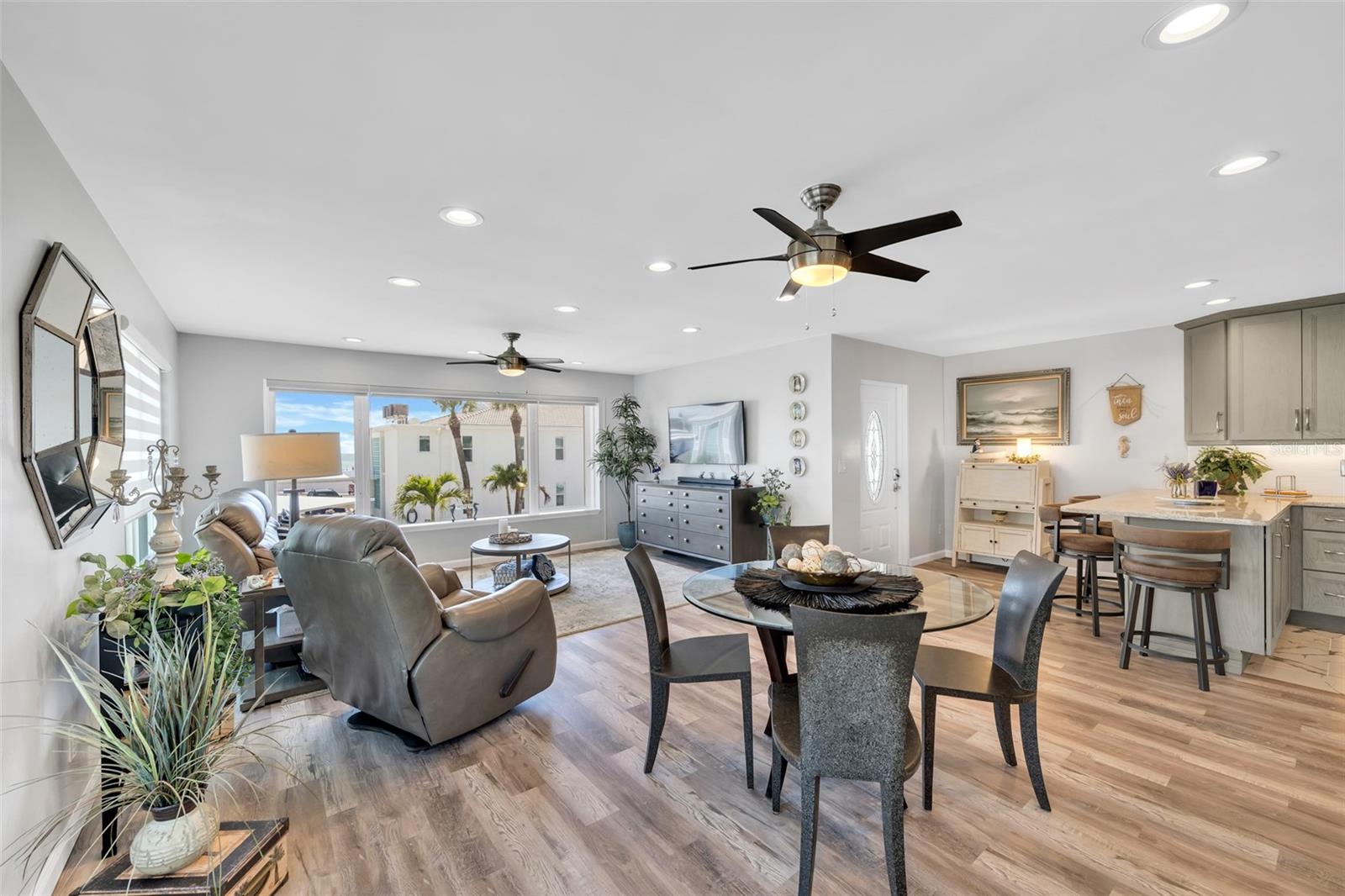 Image 6 of 40 For 5400 Gulf Drive 32