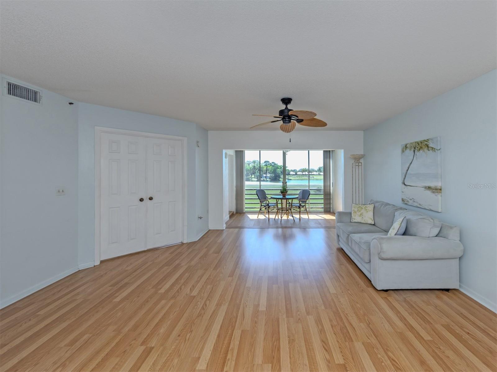 Image 7 of 38 For 925 Wexford Blvd Boulevard