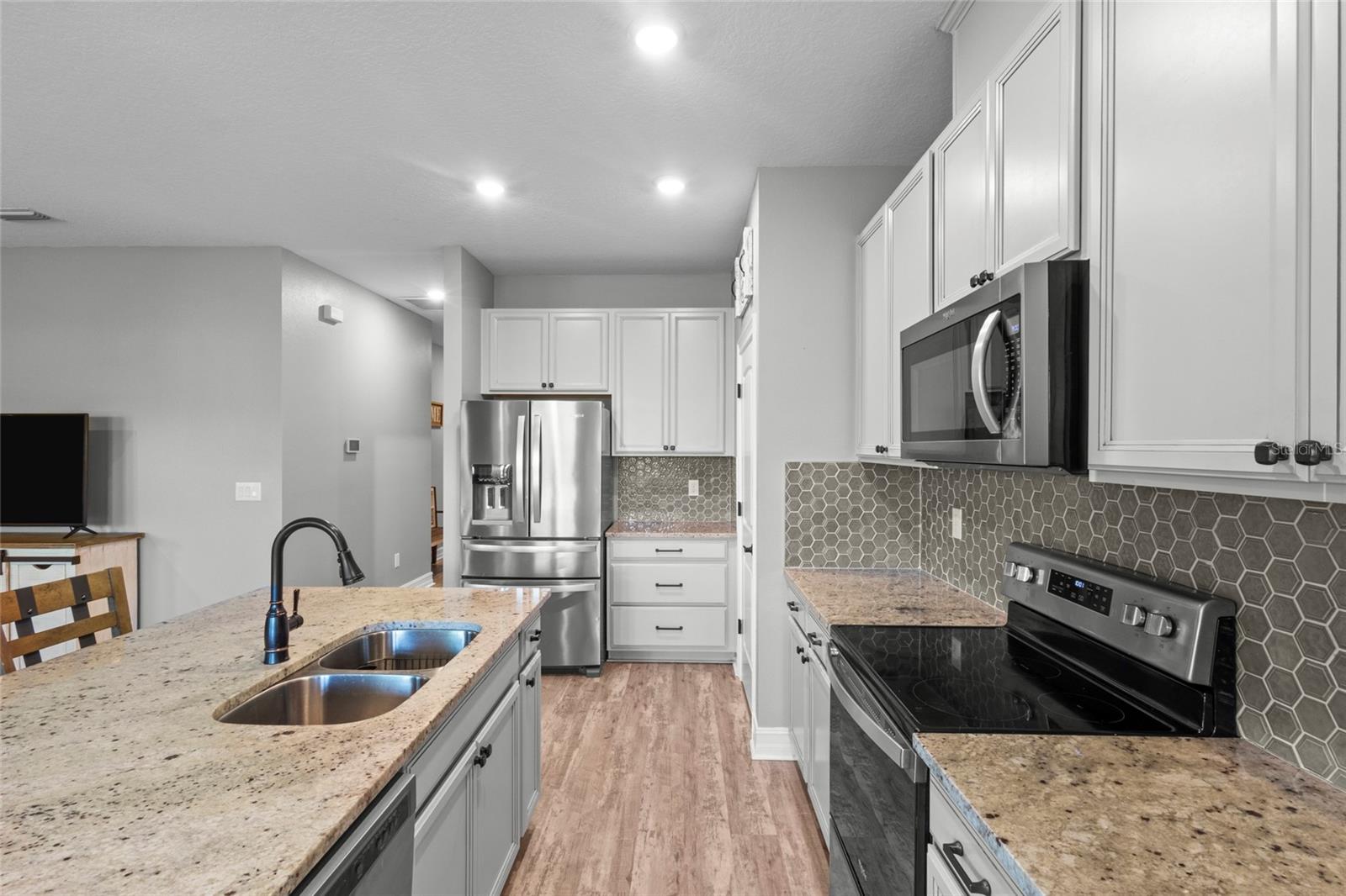 Image 6 of 37 For 273 Daylily Boulevard