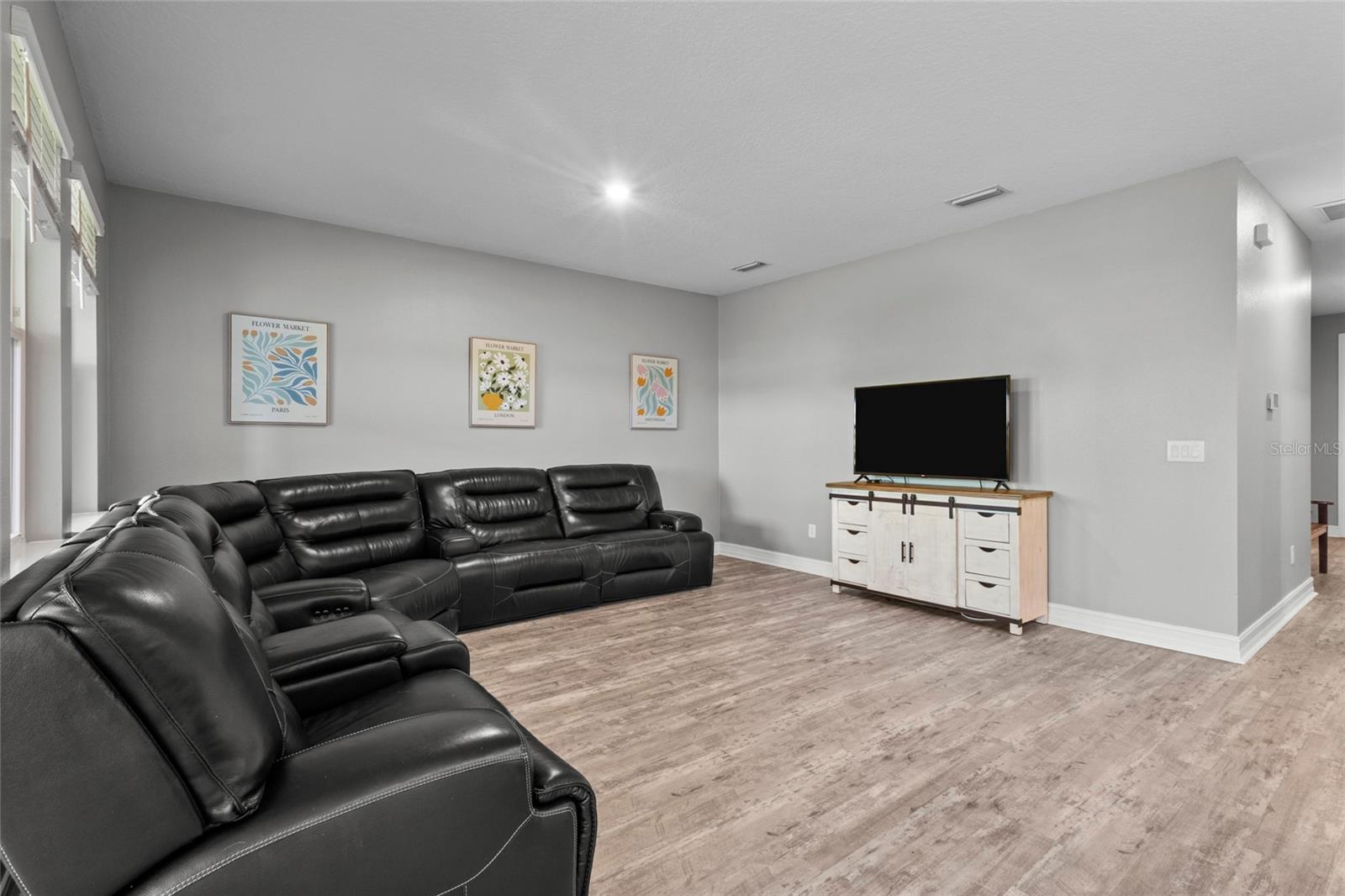 Image 9 of 37 For 273 Daylily Boulevard