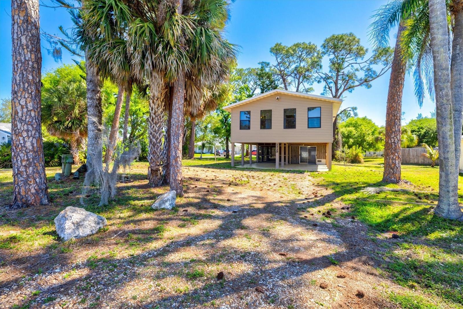 Details for 1312 Twin Lakes Avenue, NOKOMIS, FL 34275