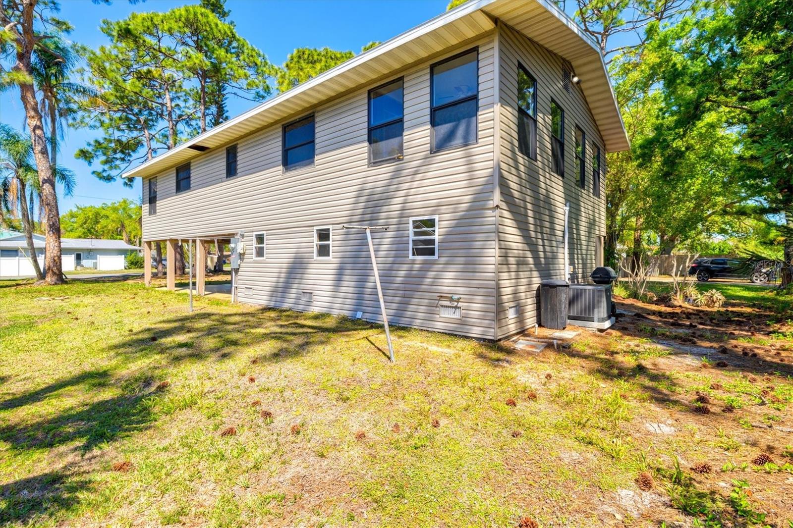 Image 3 of 75 For 1312 Twin Lakes Avenue