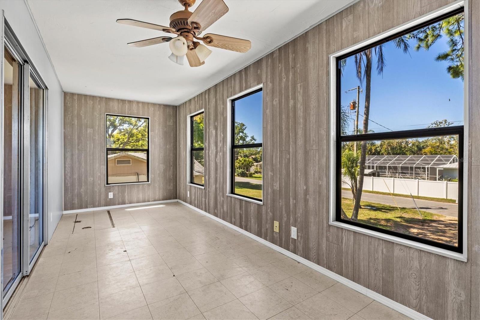 Image 42 of 75 For 1312 Twin Lakes Avenue