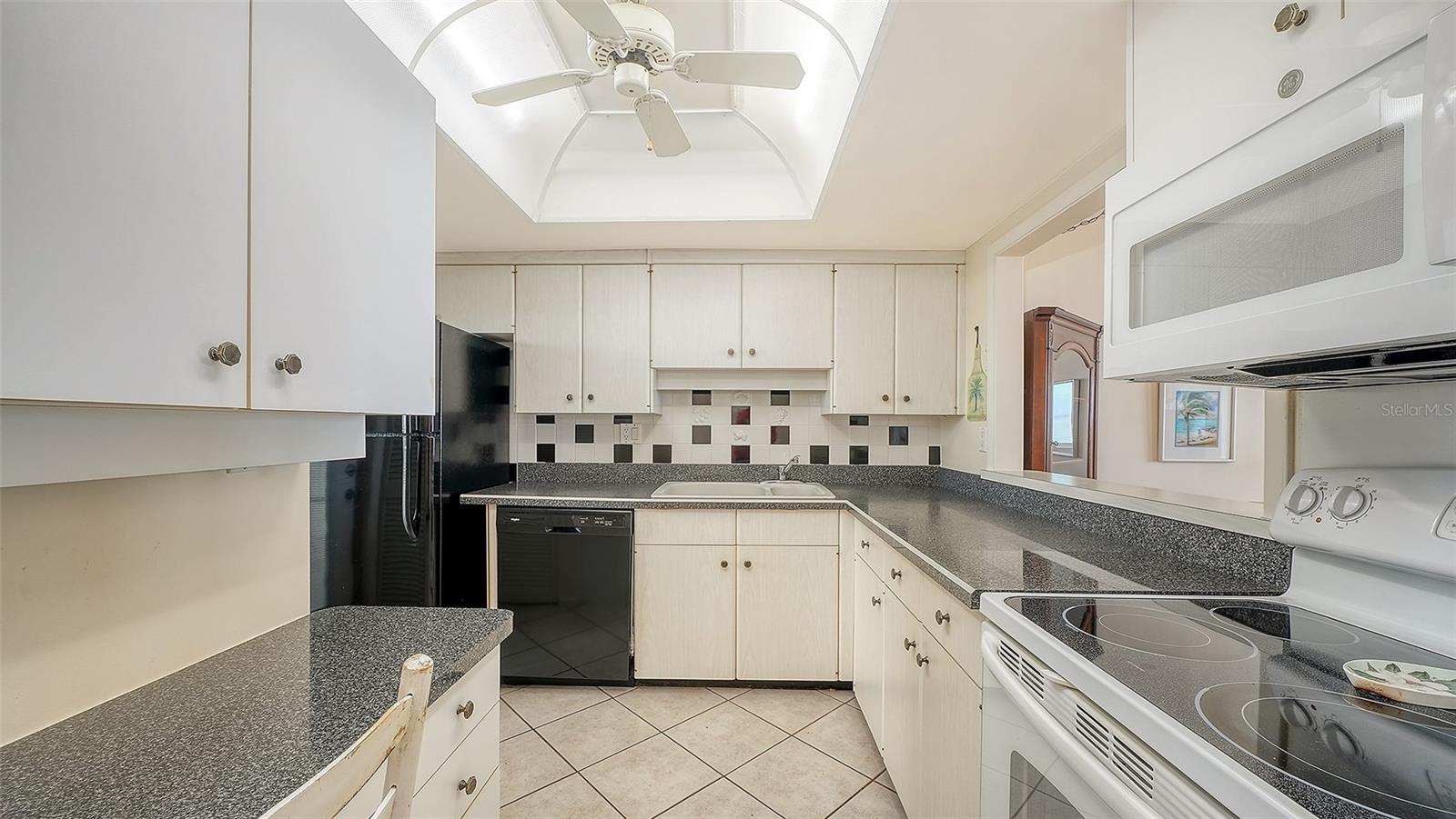 Image 15 of 37 For 1100 Tarpon Center Drive 4b