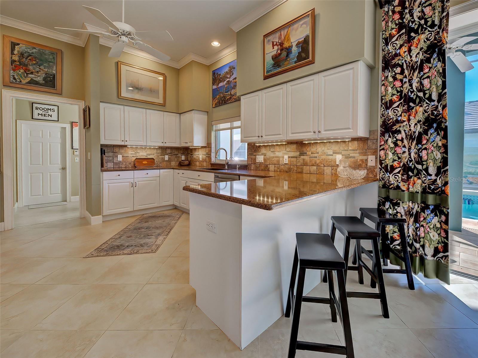 Image 11 of 70 For 16 Gulf Manor Drive