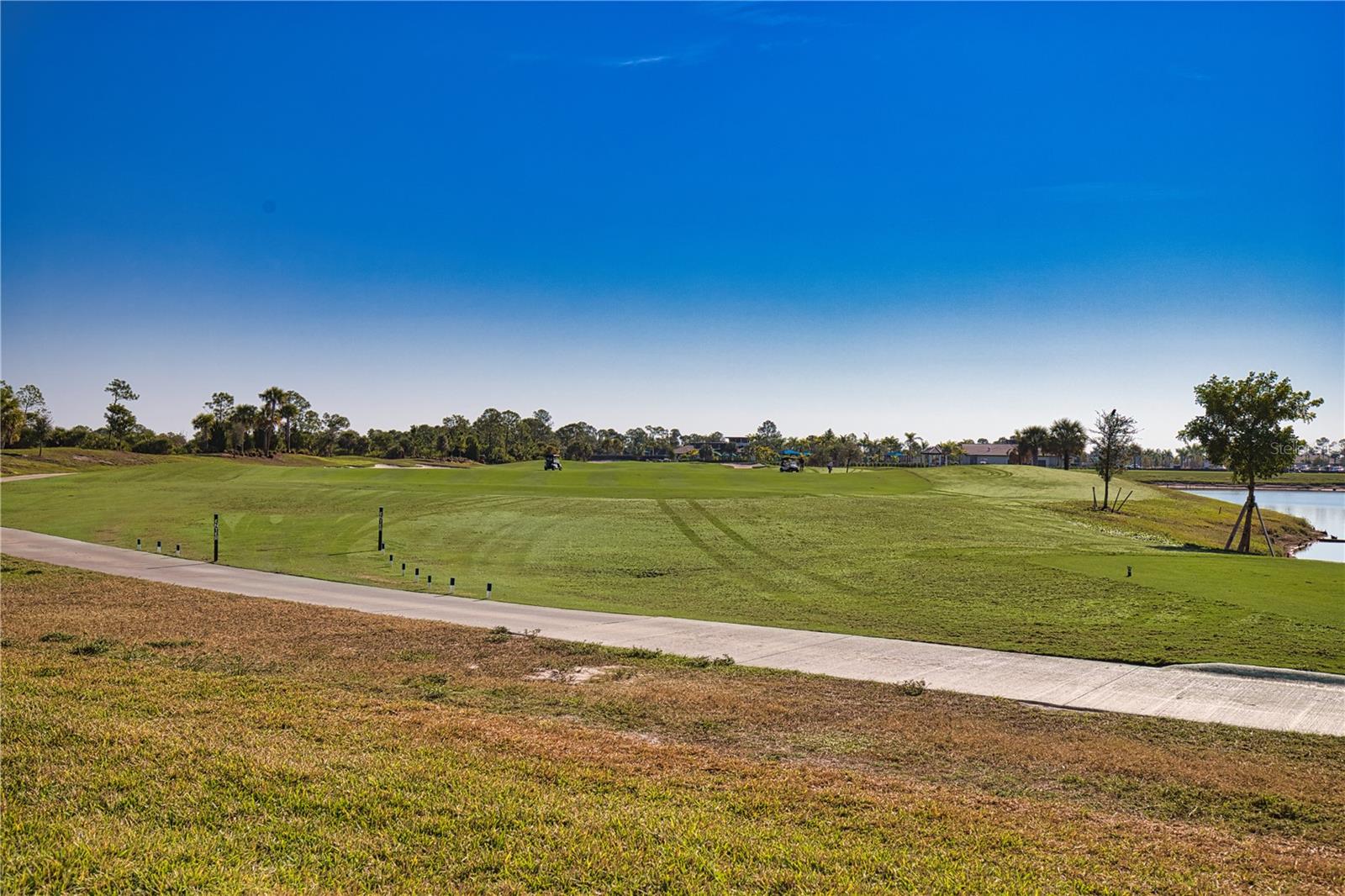 Image 21 of 51 For 17560 Opal Sand Drive 108