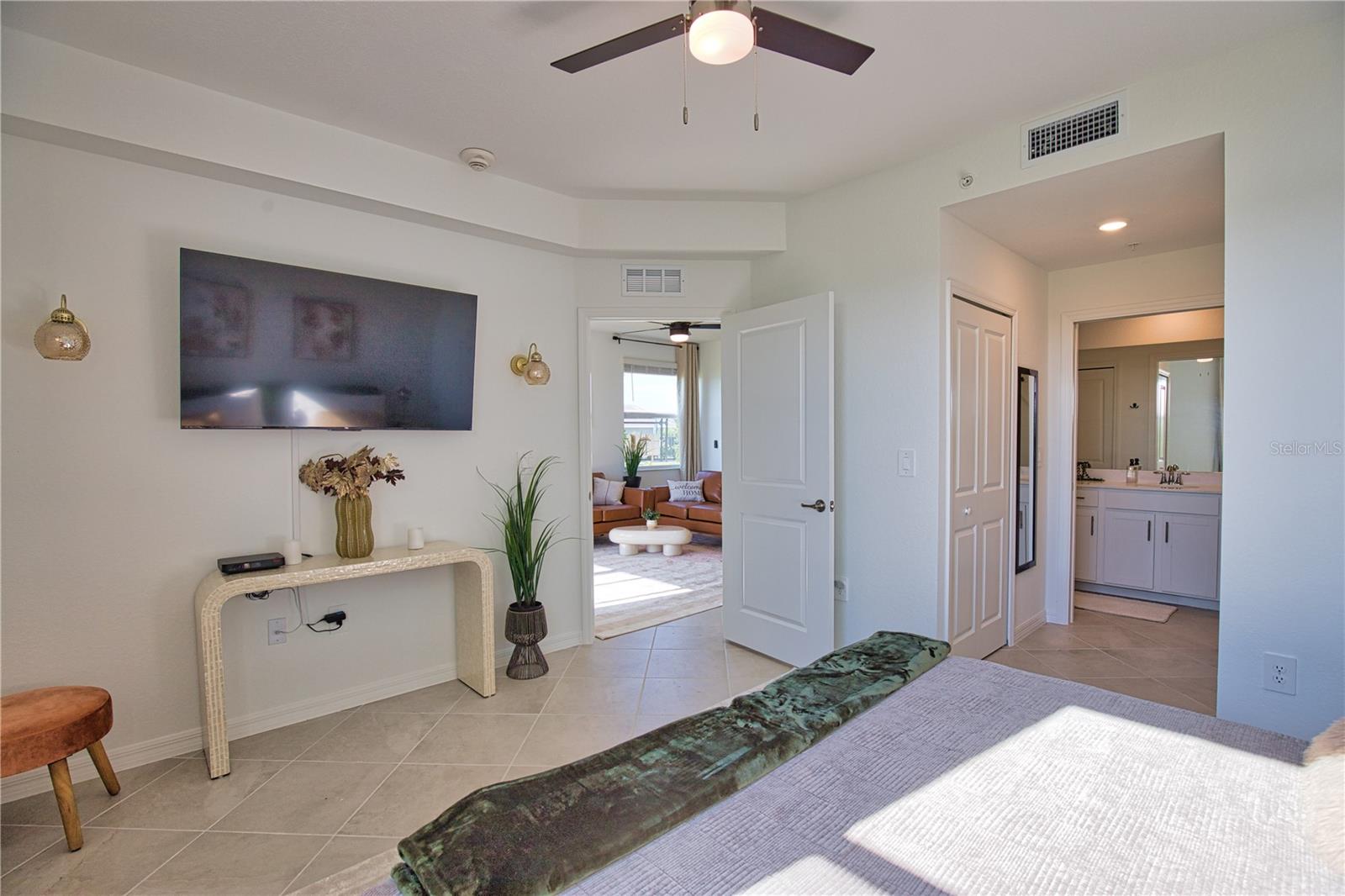 Image 26 of 51 For 17560 Opal Sand Drive 108