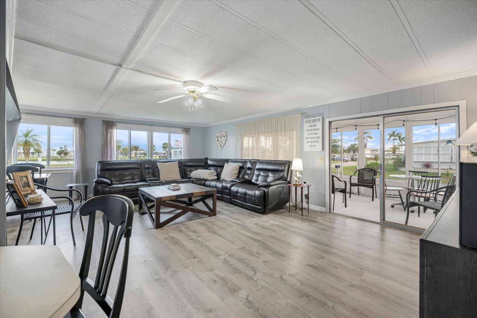 Image 11 of 27 For 522 Parkwood Avenue