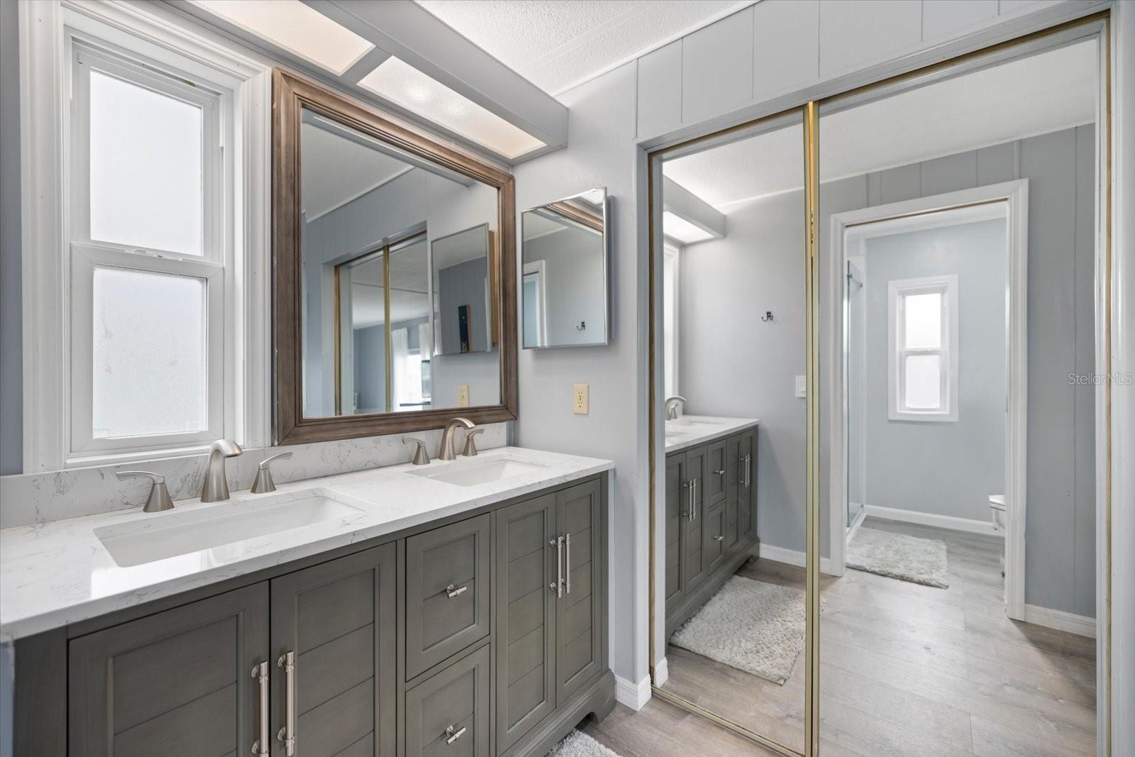 Image 18 of 27 For 522 Parkwood Avenue