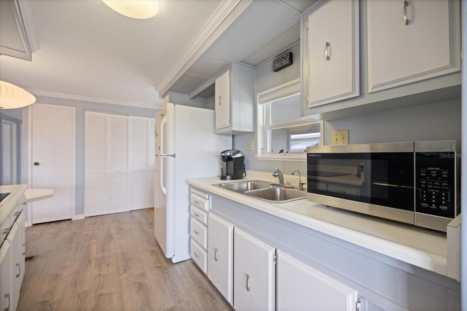 Image 7 of 27 For 522 Parkwood Avenue