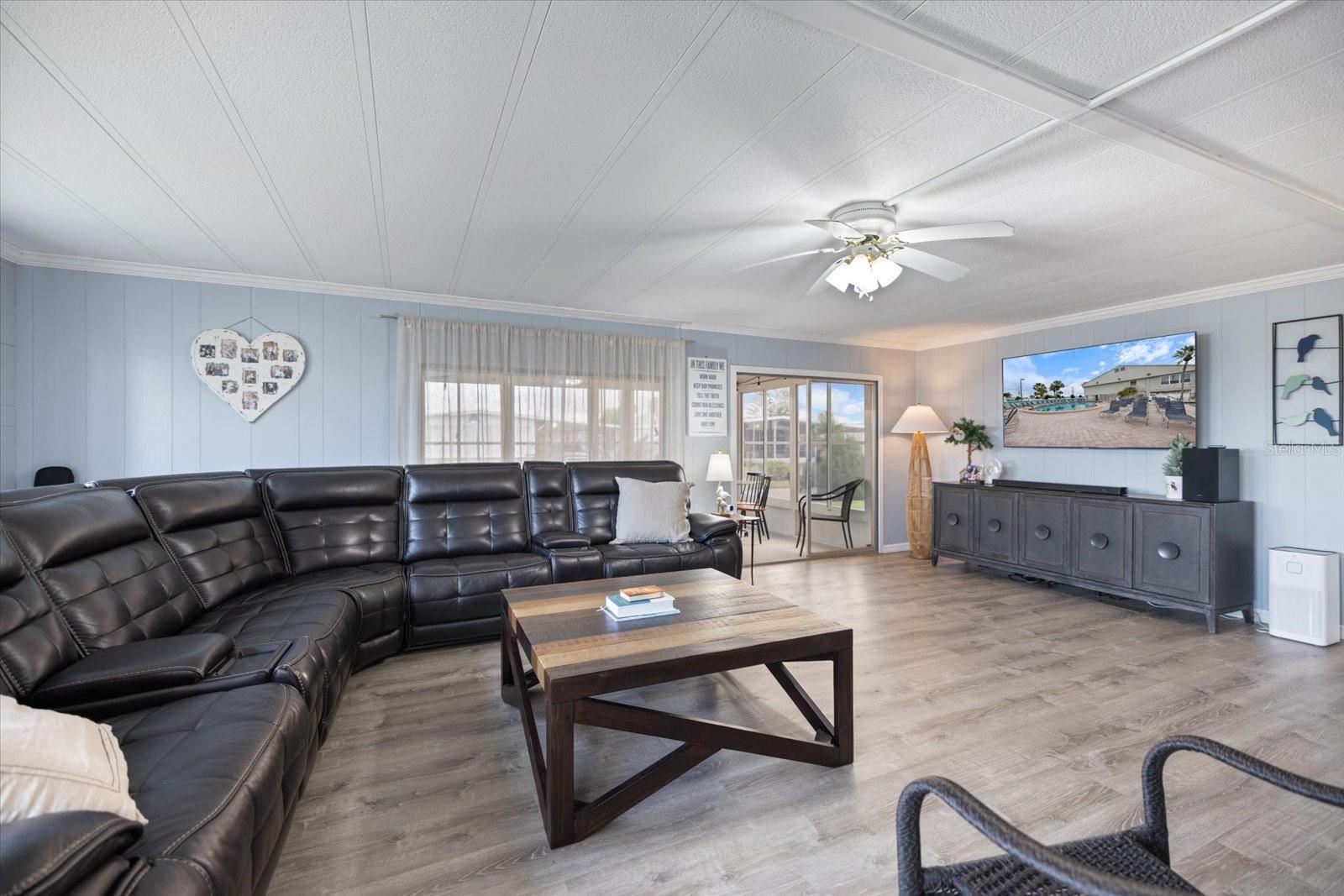 Image 9 of 27 For 522 Parkwood Avenue