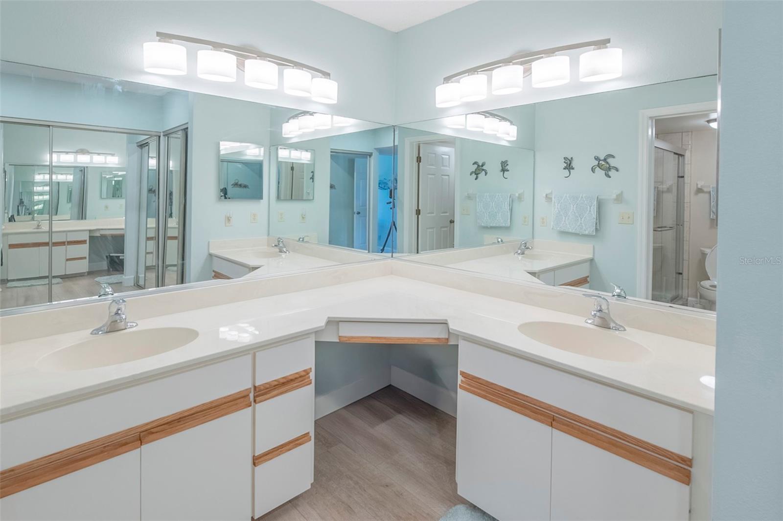 Image 16 of 47 For 425 Cerromar Terrace 459