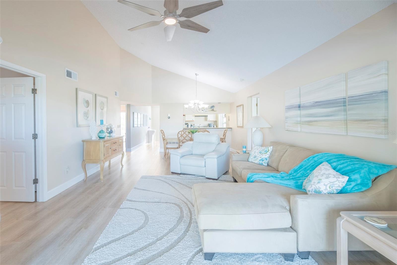 Image 6 of 47 For 425 Cerromar Terrace 459