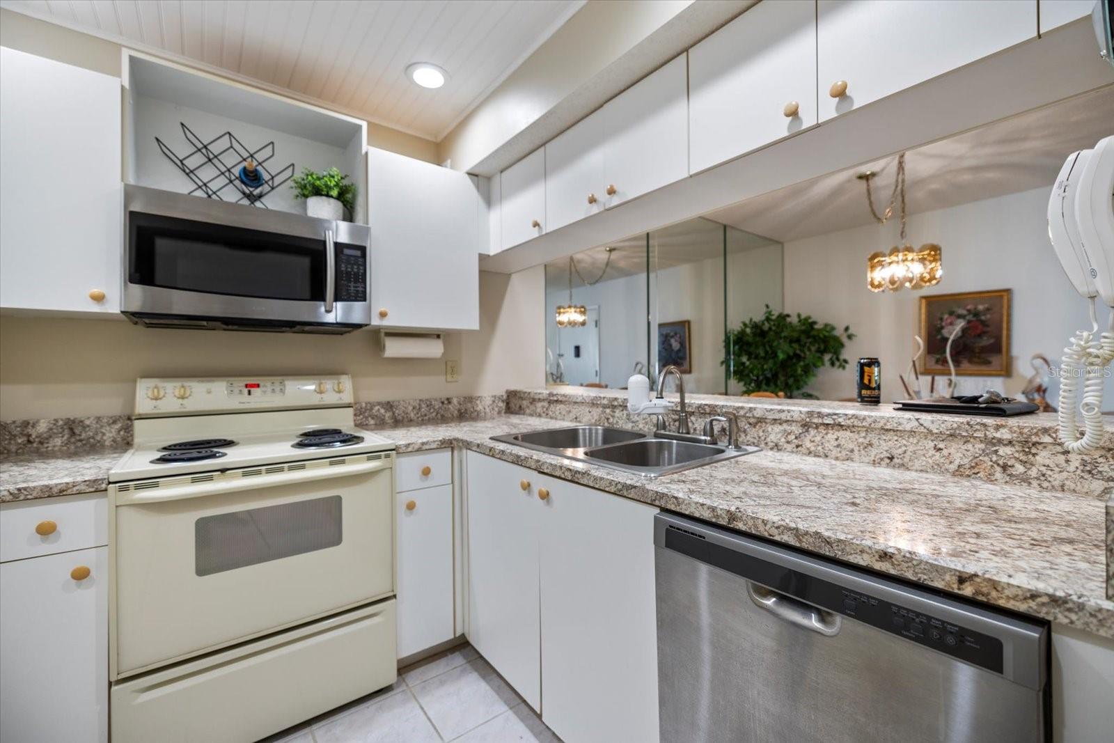 Image 7 of 41 For 634 Bird Bay Drive E 108