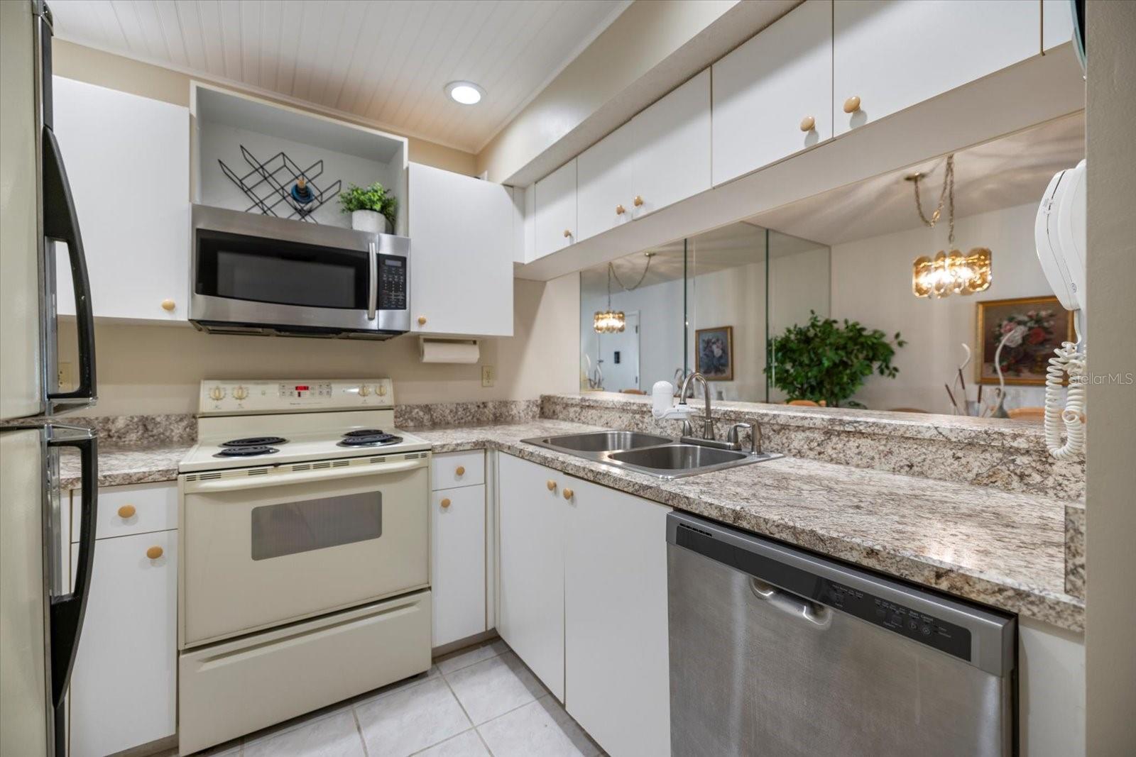 Image 9 of 41 For 634 Bird Bay Drive E 108