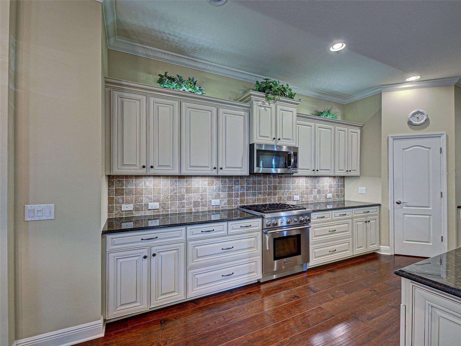 Image 15 of 74 For 488 Arborview Lane