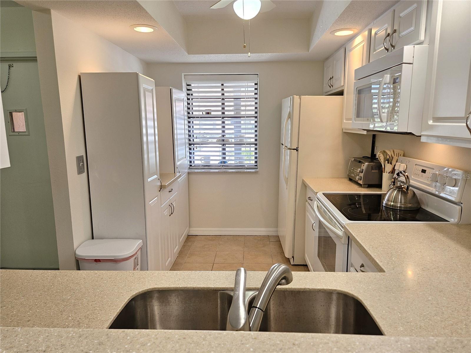 Image 22 of 51 For 764 Avenida Estancia  206