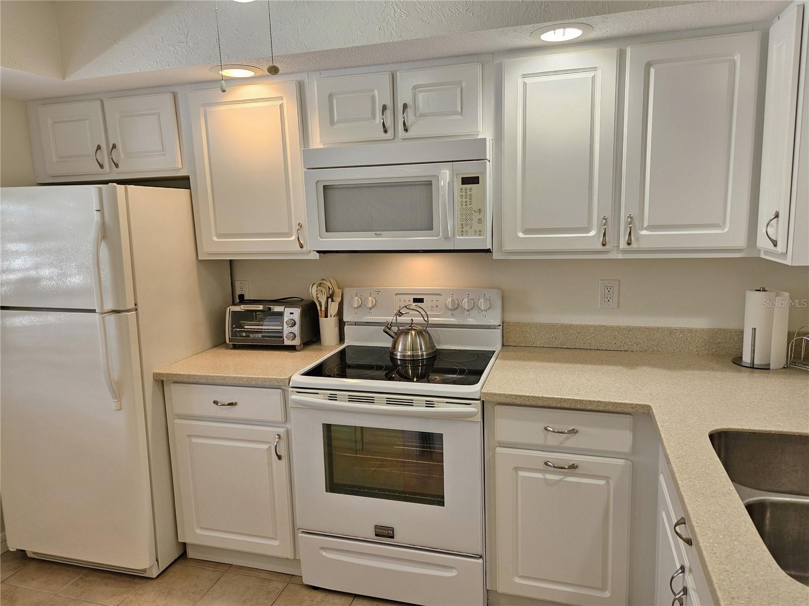 Image 23 of 51 For 764 Avenida Estancia  206