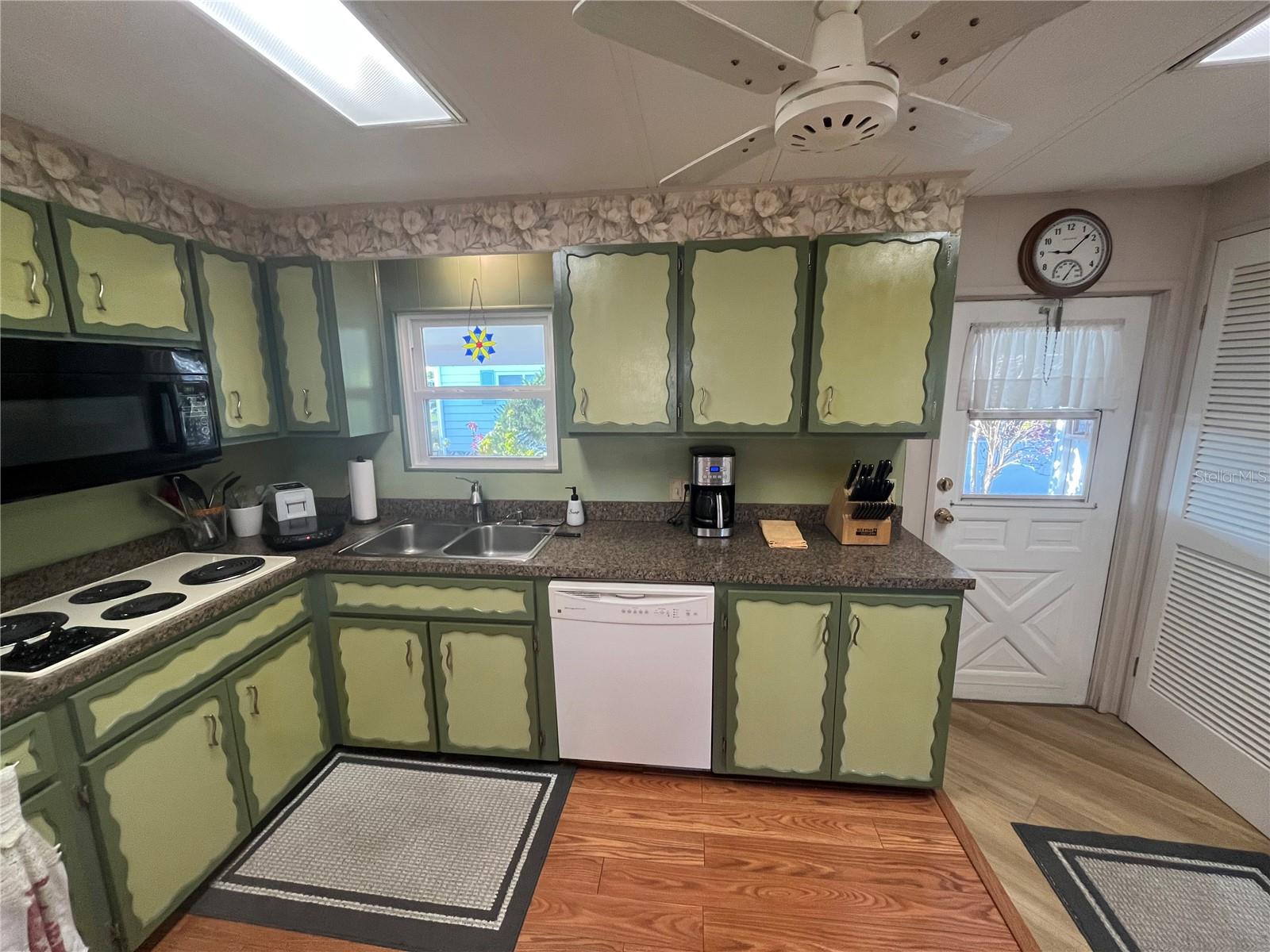 Image 27 of 49 For 814 Grado Drive