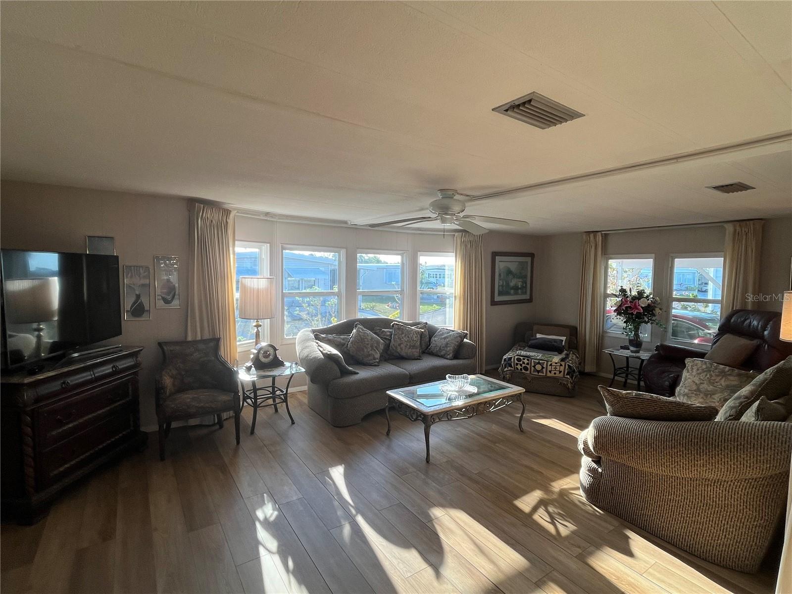 Image 8 of 49 For 814 Grado Drive